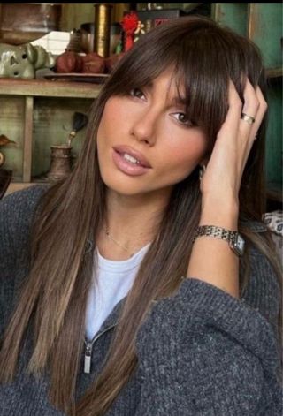 Preciosa Peluca castaña reflejos efecto natural