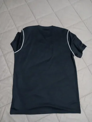 T-shirt sportiva nera Nike