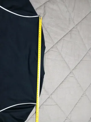 T-shirt sportiva nera Nike