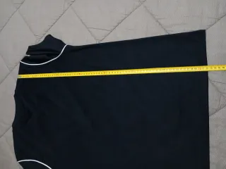 T-shirt sportiva nera Nike