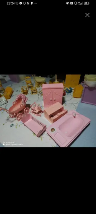 Juguetes de plástico rosa para muñecas barriguitas