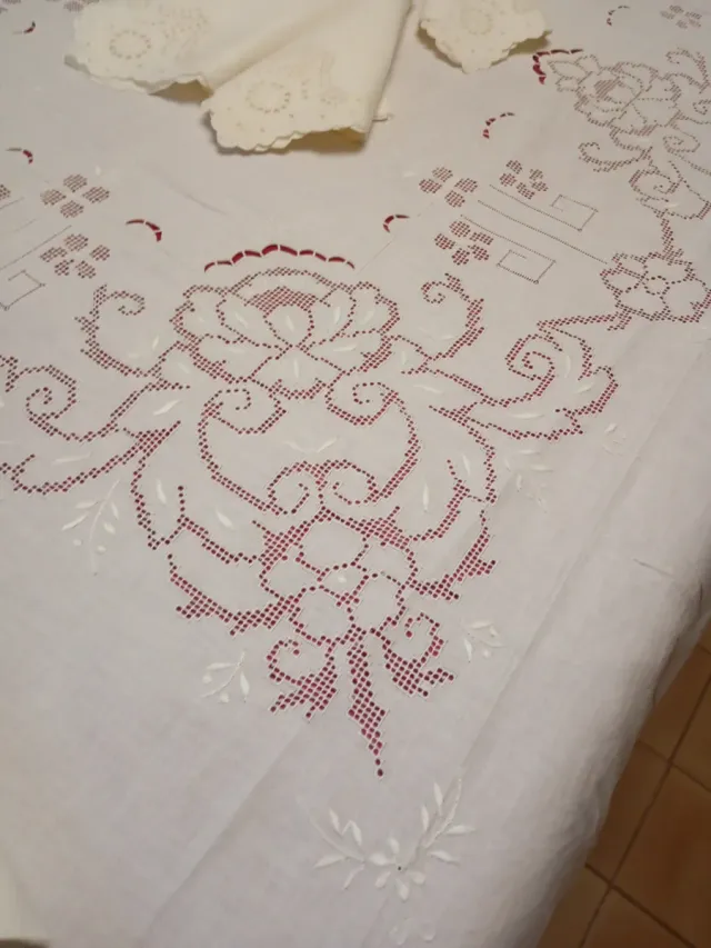 Mantelería bordada y deshilado siciliano todo aman