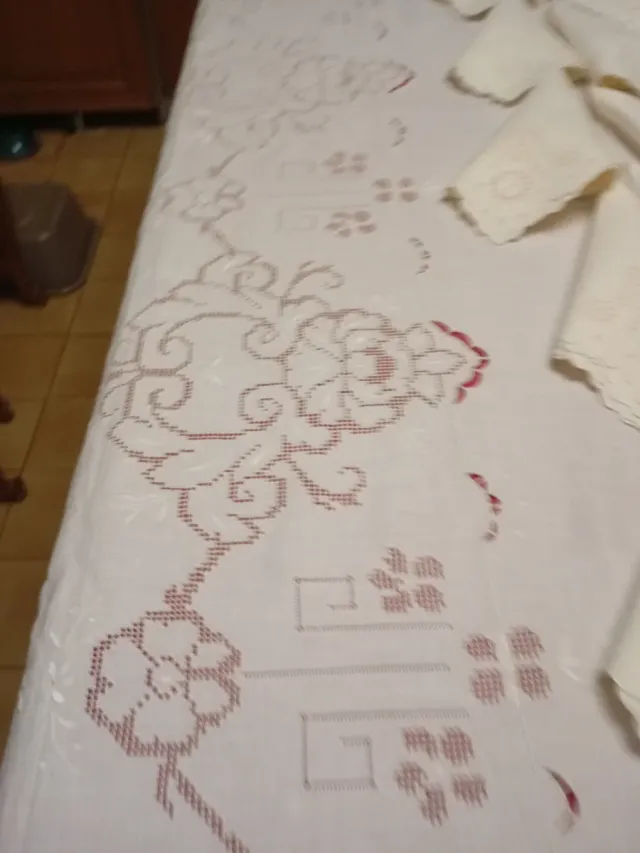 Mantelería bordada y deshilado siciliano todo aman