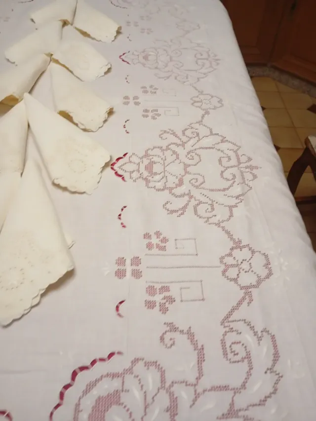Mantelería bordada y deshilado siciliano todo aman