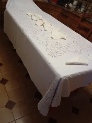 Mantelería bordada y deshilado siciliano todo aman