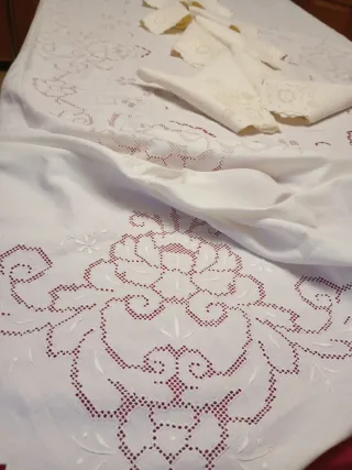 Mantelería bordada y deshilado siciliano todo aman