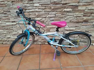 Bicicleta infantil Btwin blanca y rosa