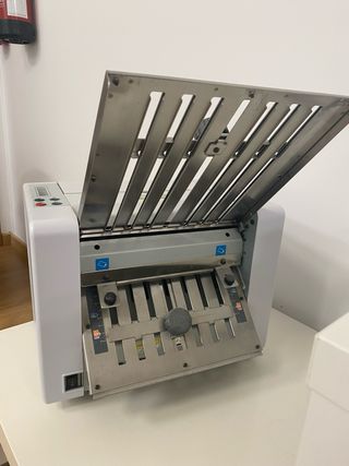 Plegadora de papel IDEAL 8306