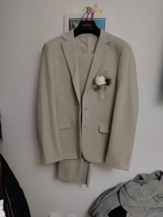 Traje de Novio Completo Beige/Dorado