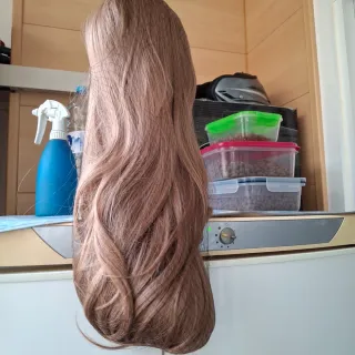 Peluca melena larga castaña nueva. Lleva una rec