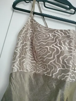 Vestido de fiesta beige y dorado