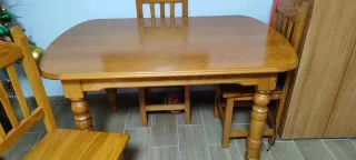 Mesa de comedor + 4 sillas