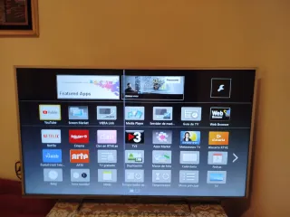Televisor grande para videojuegos.