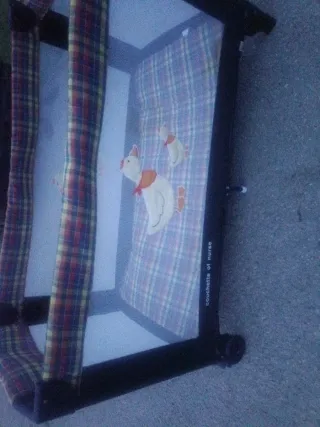 Cuna de viaje con estampado infantil