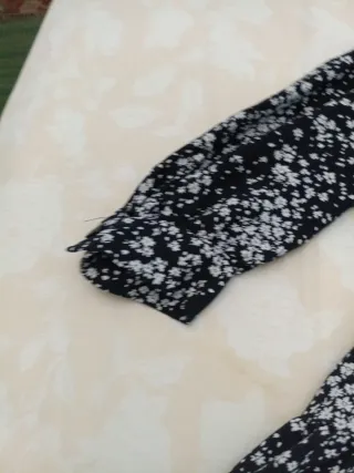 Vestido y chaqueta floral negra