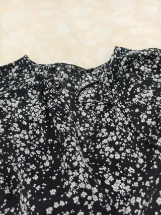 Vestido y chaqueta floral negra