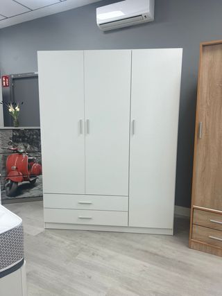 Armario blanco 3 puertas y 2 cajones