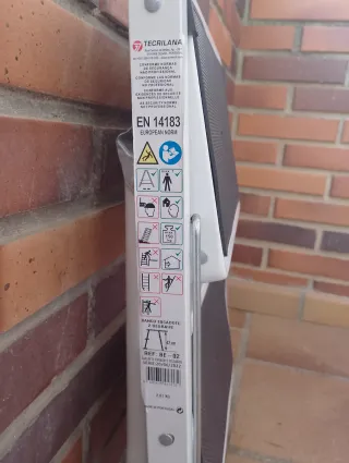 Escalera de dos peldaños plegable