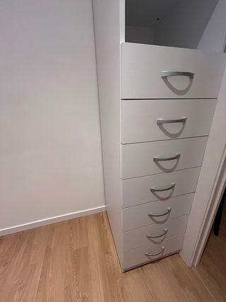 Armario alto blanco con cajones