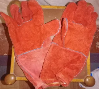 Equipo de soldador (casco+buzo +delantal+guantes).