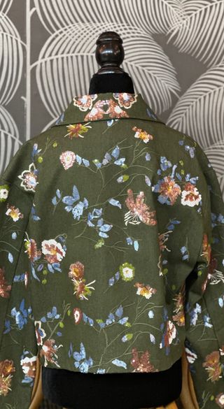 Chaqueta verde floral