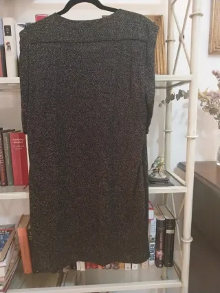 Vestido fiesta brillo negro y dorado.