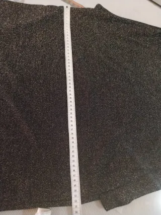 Vestido fiesta brillo negro y dorado.