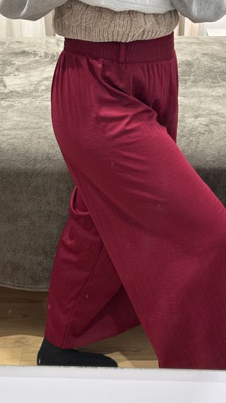 Pantalones anchos rojos fluidos