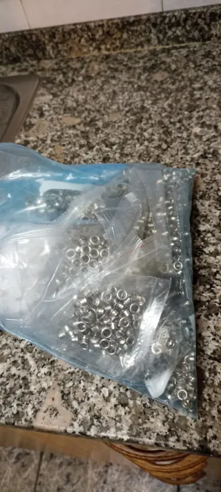 Maquina de ojales metálicos