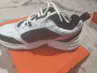 Nike Air Monarch IV Talla 44