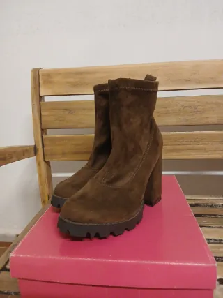 Botines tacón 9cm marrones talla 39