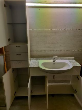 Mobile bagno con lavabo e piano in marmo