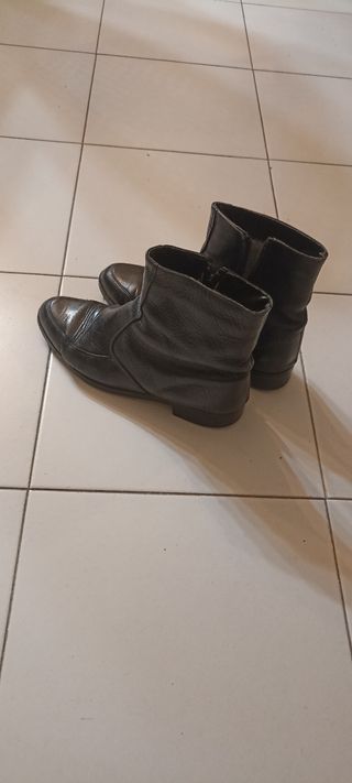 Botines de piel negros