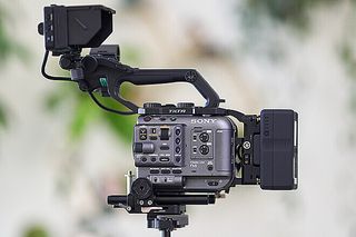 Cámara Sony FX6 con Jaula TILTA