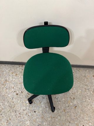 Silla de oficina verde y negra