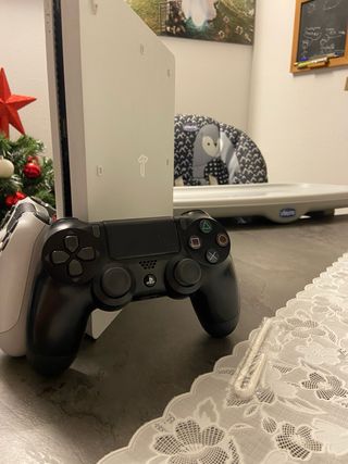 PlayStation 4 Slim 500GB Bianca + Joystick