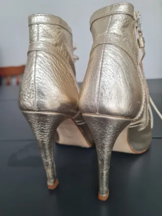 Sandalias Zara doradas Talla 38