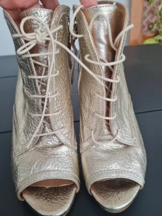 Sandalias Zara doradas Talla 38