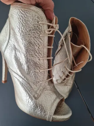 Sandalias Zara doradas Talla 38