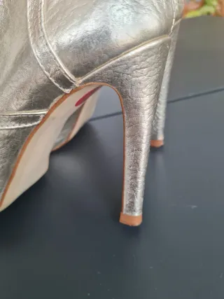 Sandalias Zara doradas Talla 38