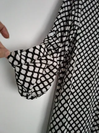 Blusa BEKENCO negra y blanca