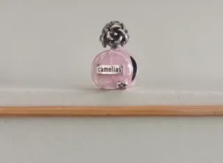 Charm Frasco Perfume Rosa Flor Plata