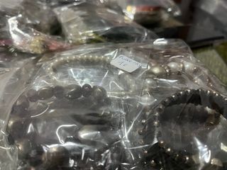 Lotto di 50 pezzi di bijouterie