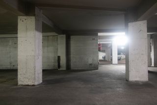 Alquilo plaza garaje amplia  coche y moto Aviles