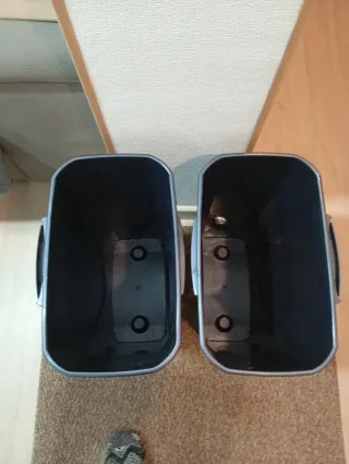 2 Cubos de reciclaje (azul y amarillo) 18 euros