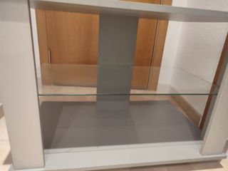 Mesa auxiliar gris y cristal