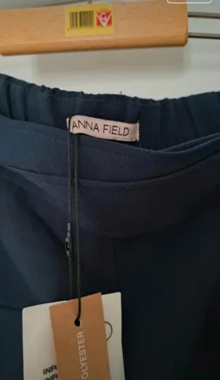 Falda azul midi con cinturón