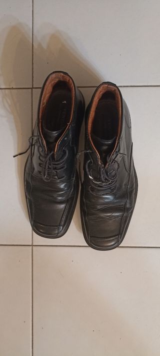 Botines de piel negros