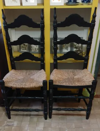 Juego de 4 sillas de madera negras