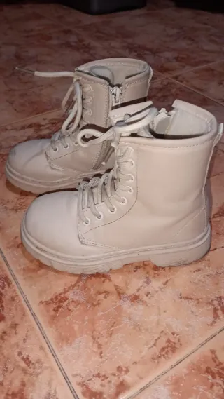Botas niña color beige T27 y rosa T28 10€ c/u